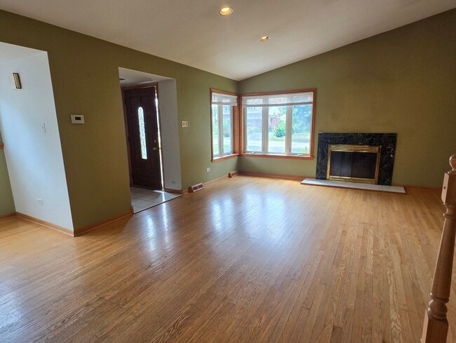 Building Photo - 8418 W Crain St