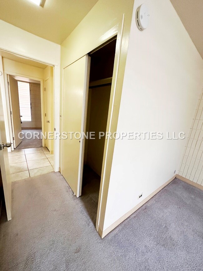 Building Photo - 98-729-729 Moanalua Loop