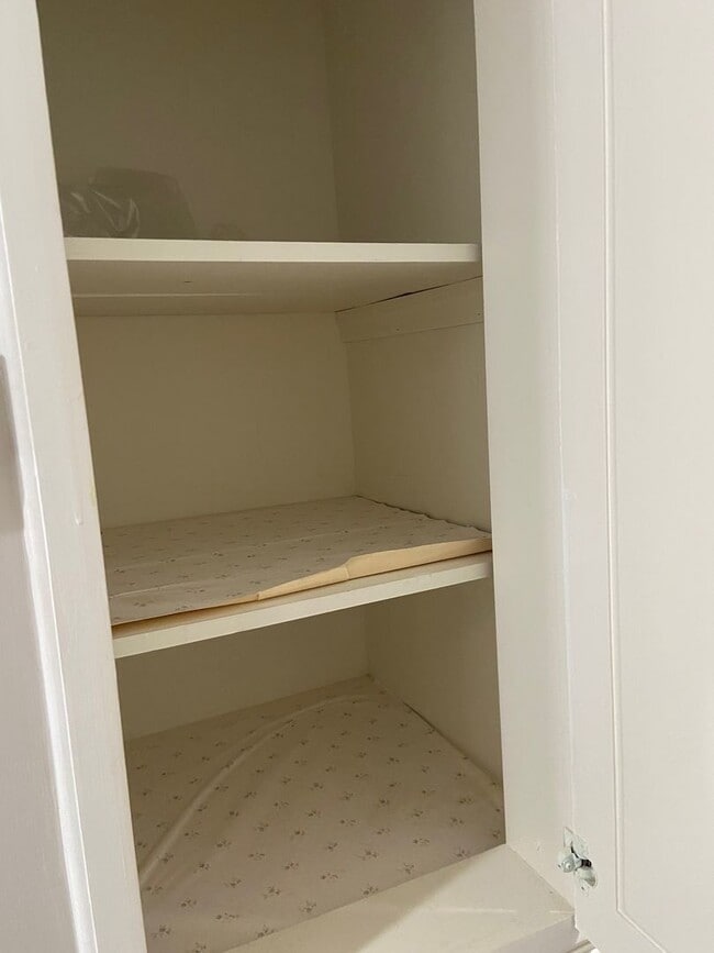 Building Photo - Charming 3 bedroom, 2 bath home in the heart of Dickson!!