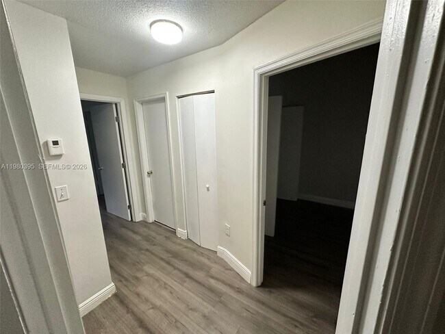 Building Photo - 6235 SW Kendale Lakes Cir