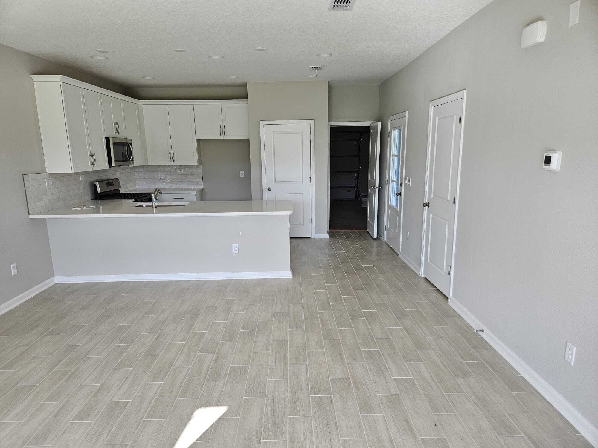 Building Photo - 419 Brandon Lakes Dr