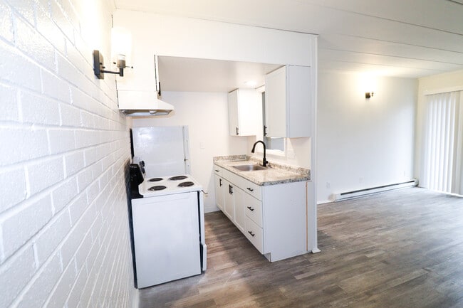 Building Photo - 2323 Beechmont Ave