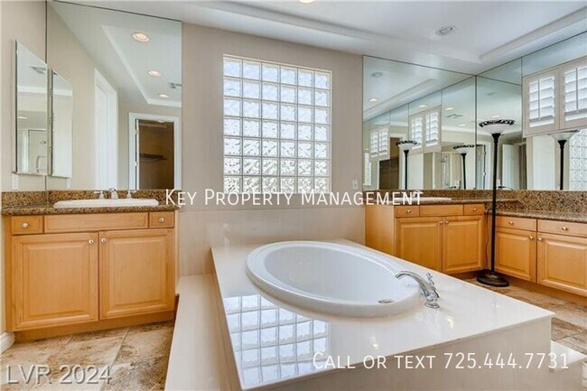 Building Photo - FULLY FURNISHED 5 BEDROOM + DEN HOME WITH ...