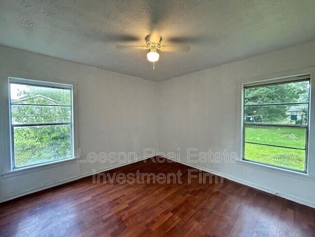 Building Photo - 734 W 74th St