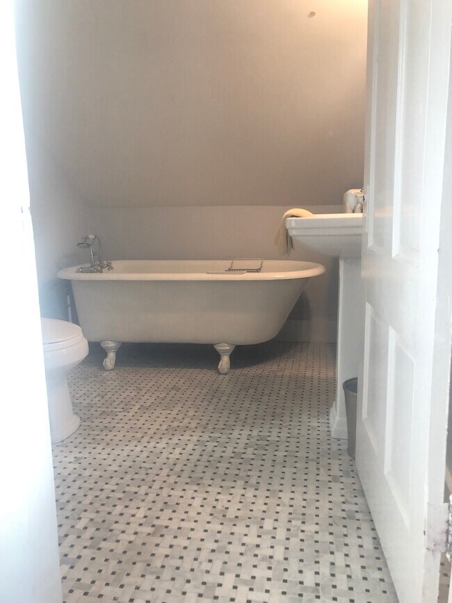 31 Abbott Rd 31 Abbott Rd Wellesley MA 02481 Apartment Finder