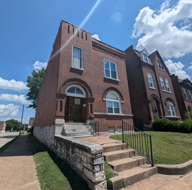 Building Photo - 2600 S Compton Ave