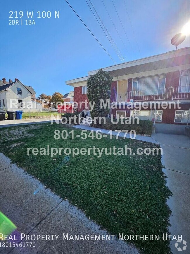 Building Photo - 2 Bedroom 1 Bath Upstairs Apartment in Bri...