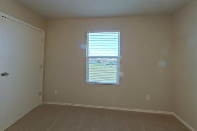 Building Photo - 5200 Saddle Clb Dr