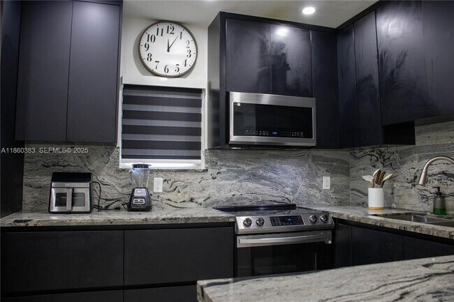 Building Photo - 295 NE 150th St