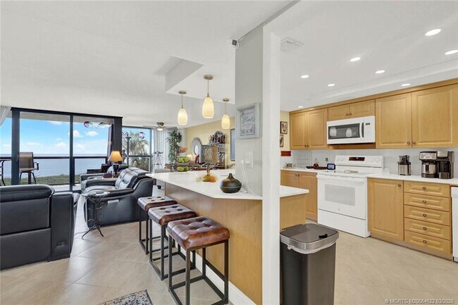 Building Photo - 10410 S Ocean Dr