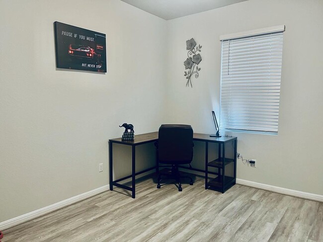 Building Photo - 425 Chaste Tree Dr