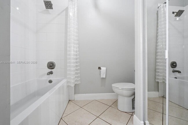 Building Photo - 575 Lakeside Cir