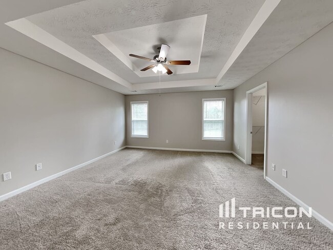 Building Photo - 347 Royal Oaks Dr