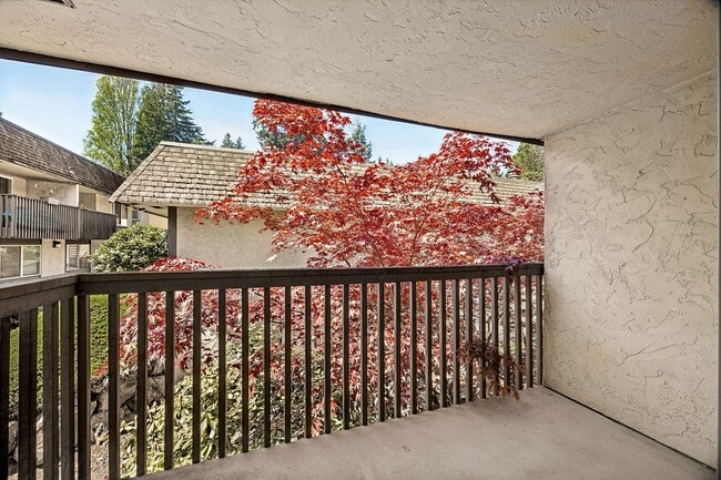 Building Photo - Charming 2 bed, 1 bath Lynnwood Condo, $1695/mo.