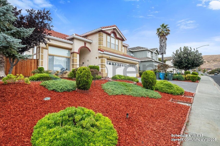 Building Photo - 1001 Sandhurst Dr