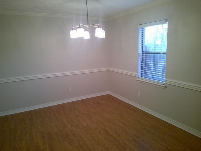 Building Photo - *****MOVE IN SPECIAL! 1/2 OFF 1ST MONTHS R...