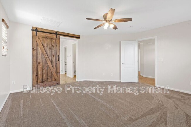 Building Photo - 1712 S Martingale Rd