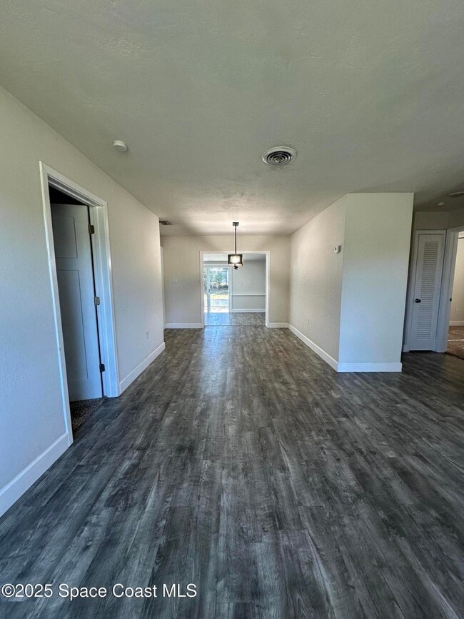 Building Photo - 1130 Delmonte St