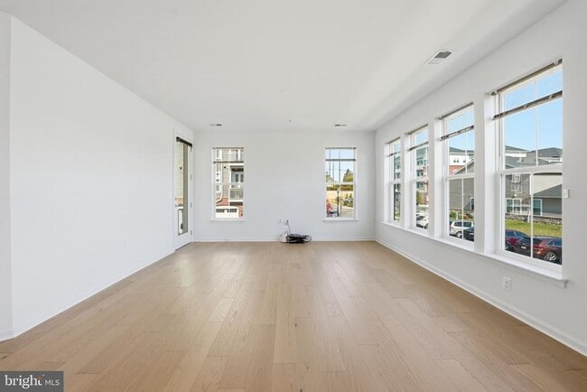 Building Photo - 13970 Englefield Dr