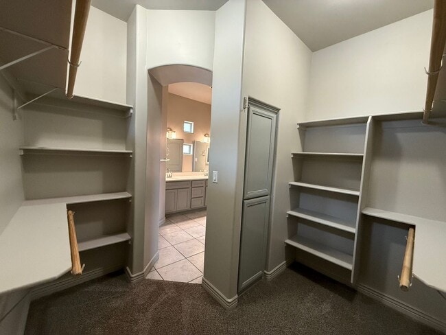 Building Photo - 4 Bedroom in Villa Chaparral!