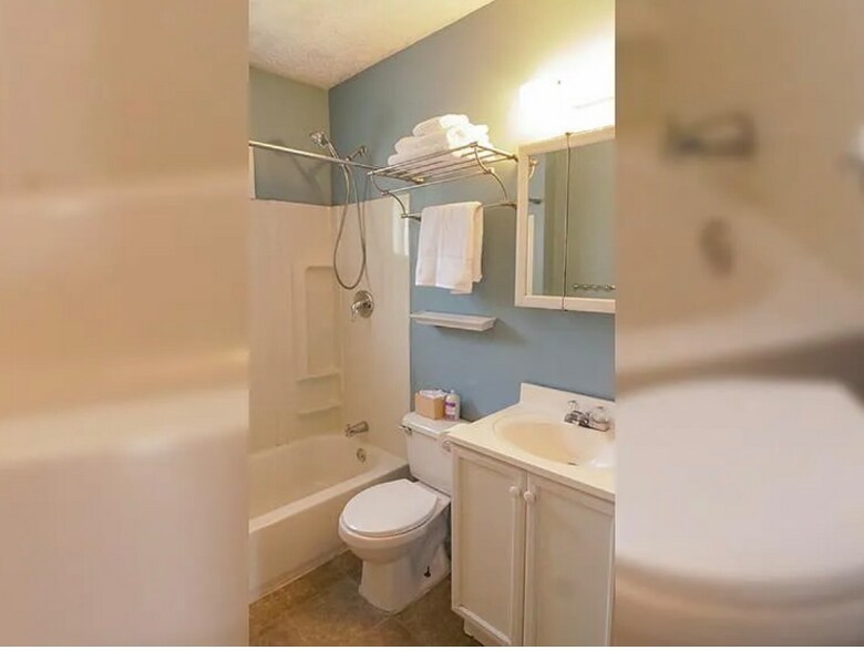 Building Photo - 1707 E Mallon Ave