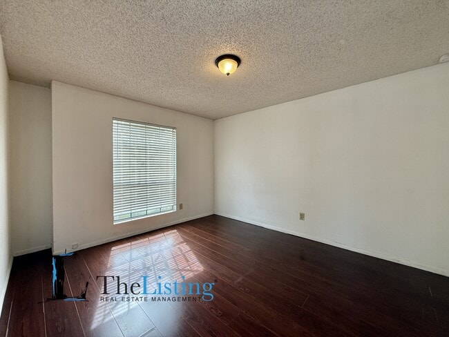 Building Photo - 8724 Mallard Reserve Dr
