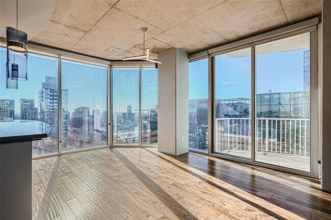 Building Photo - 360 Nueces St