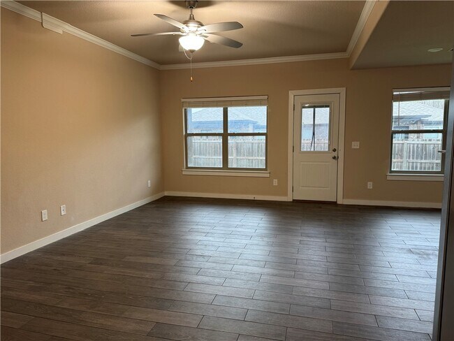 Building Photo - 522 Vee St