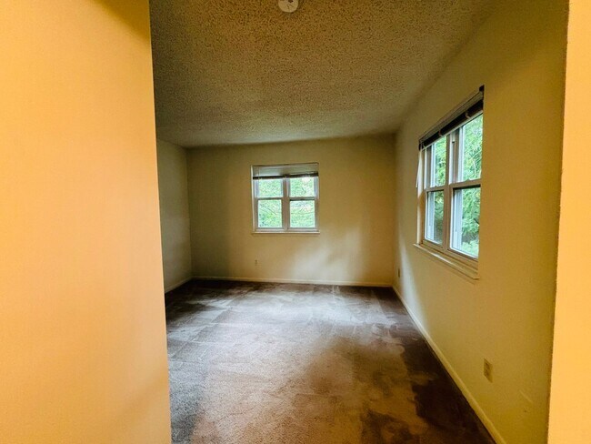 Building Photo - 1316 Henry Ln