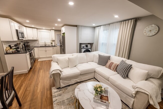 Building Photo - 32 Farmington St