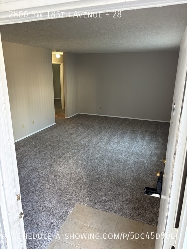 Building Photo - 1br Downstairs Unit - Water, Sewer & Garba...