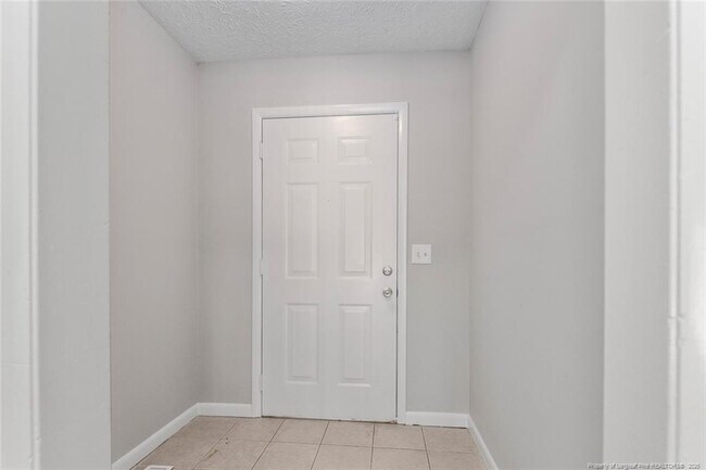 Building Photo - 7005 Pantego Dr