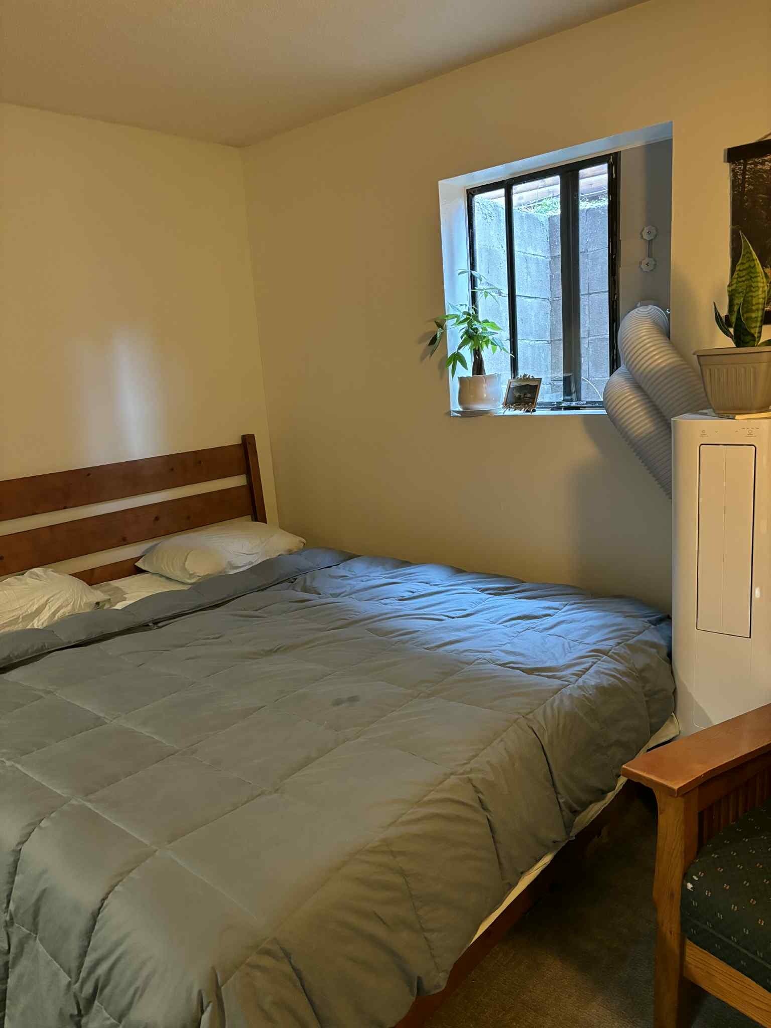 Master Bed - 332 E Main St