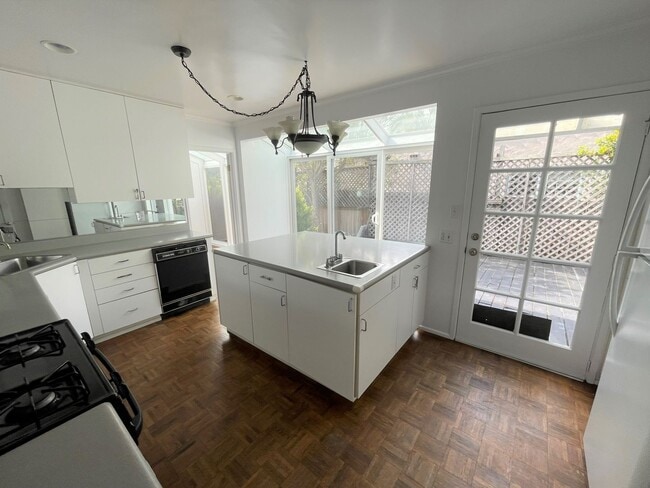 Building Photo - Charming Midtown Ventura Home
