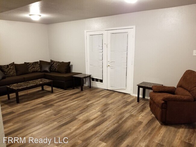 Building Photo - 3 br, 1.5 bath House - 2403 Doreen St.