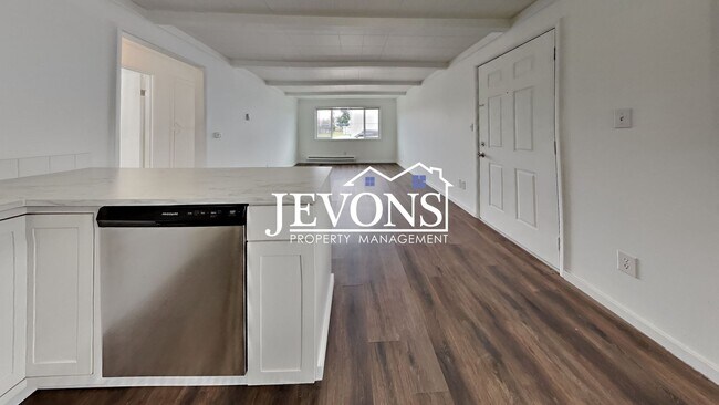 Interior Photo - Cascade Village Apartments - 4815 & 4901 1...