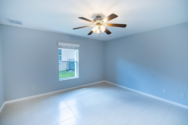 Building Photo - 2624 SW 52nd St