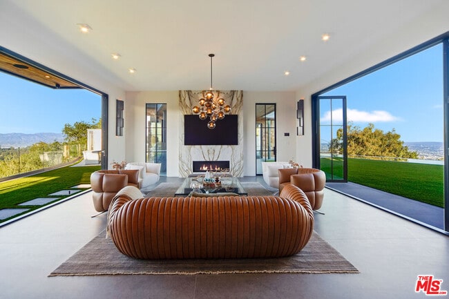 Building Photo - 2020 Cyprean Dr