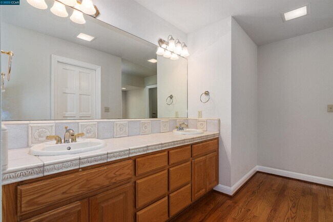 Building Photo - 503 Hawkridge Terrace