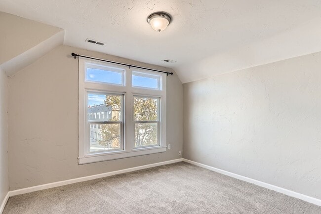 Building Photo - Stunning 4 bedroom, 4 bathroom home near Sloan's Lake!