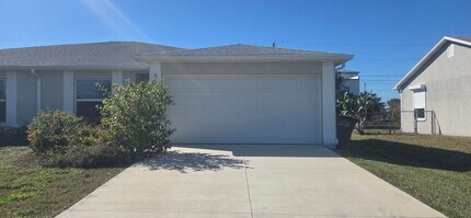 Building Photo - Duplex for rent