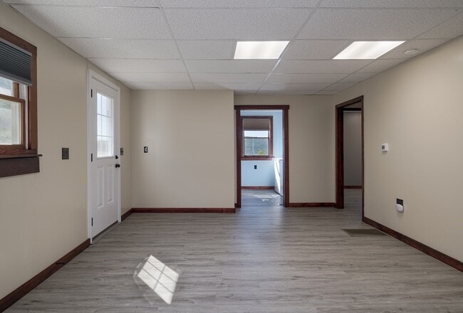 Building Photo - 20 Mutton Hill Rd