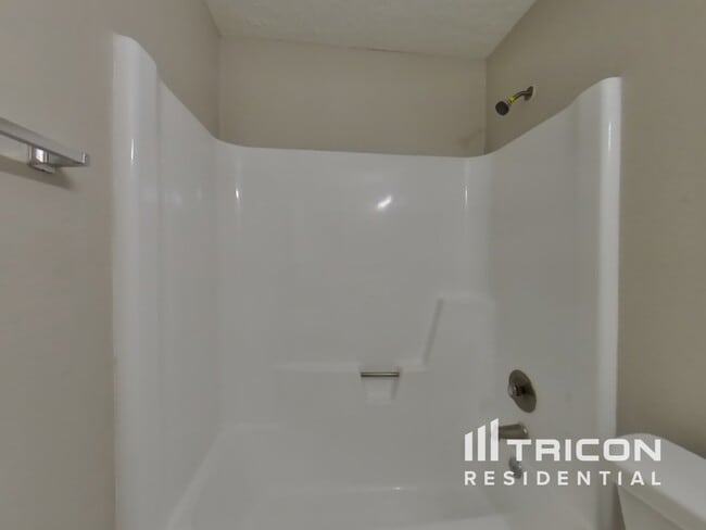 Building Photo - 4700 Greenwood Dr