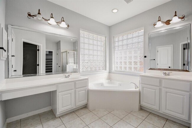 Building Photo - 214 Spring Lakes Haven