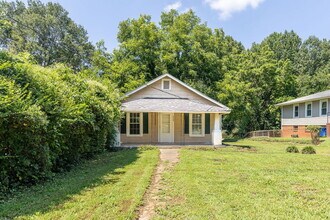 Building Photo - Recently Updated and Move-In Ready!