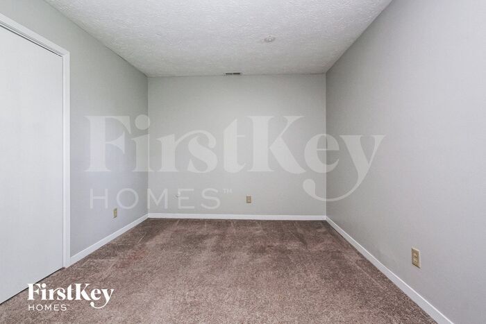 Building Photo - 5639 Dry Den Dr