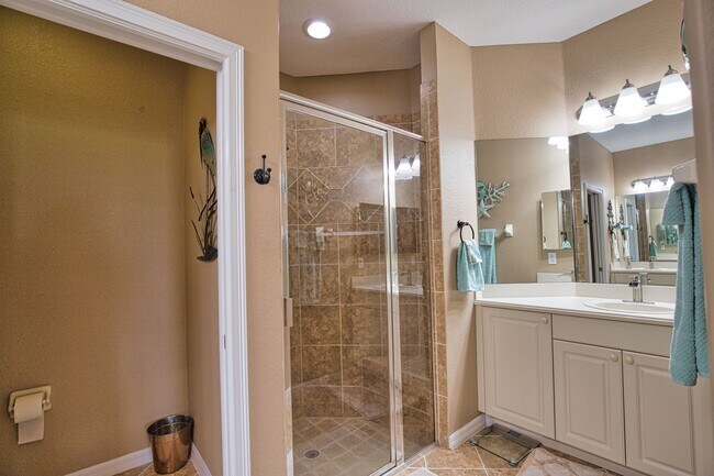 Building Photo - Seasonal Short-Term 2 Bed 2 Bath Single Family Home located in Venetian Golf and River Club!