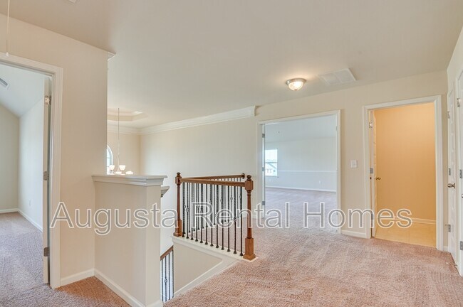 Building Photo - 5014 Vine Ln