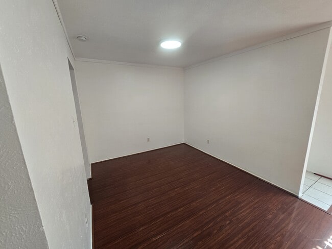 Building Photo - 8071 Meadow Park Dr