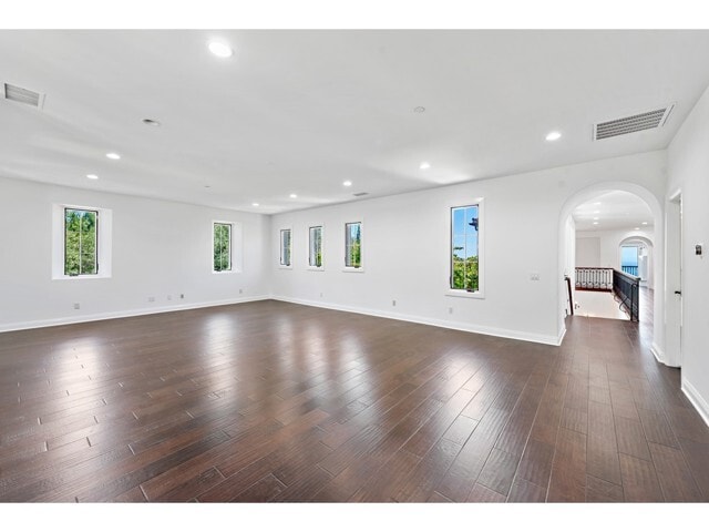 Building Photo - 11 Greens Bluff